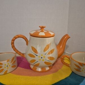 Temp-Tations Old World Teapot With 2 Mugs